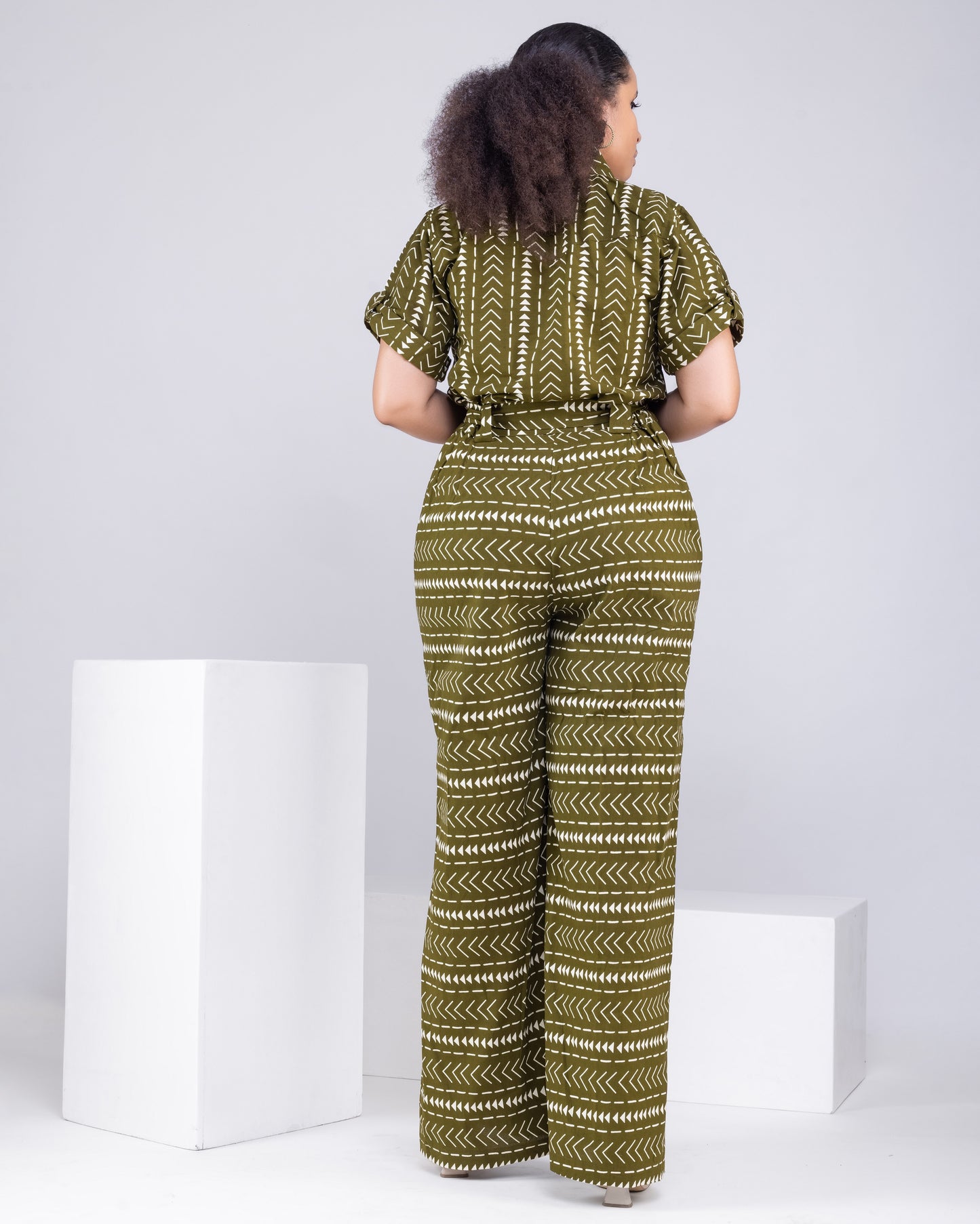 Chemise et pantalon kaki