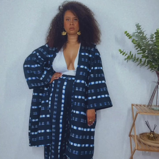 kimono en pagne, pantalon ample en pagne, pantalon large en pagne. Modèle moderne. Tissu pagne, tissu africain. 