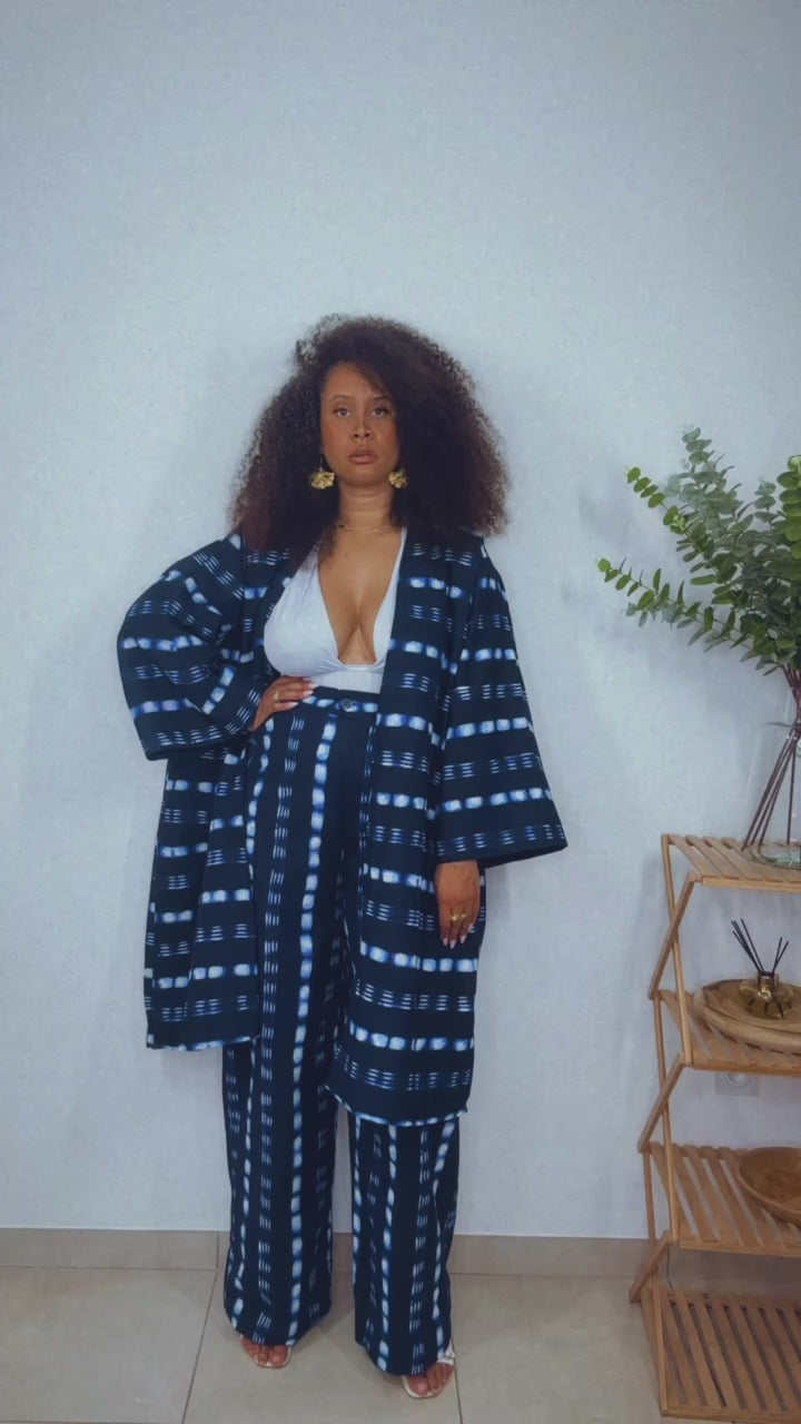 kimono en pagne, pantalon ample en pagne, pantalon large en pagne. Modèle moderne. Tissu pagne, tissu africain. 